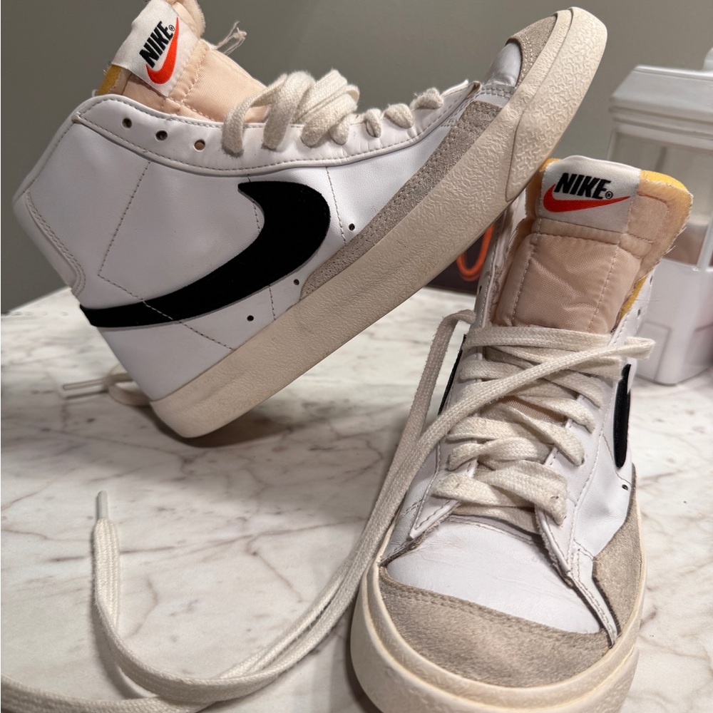 Nike mid 77 blazers vintage size 8 woman